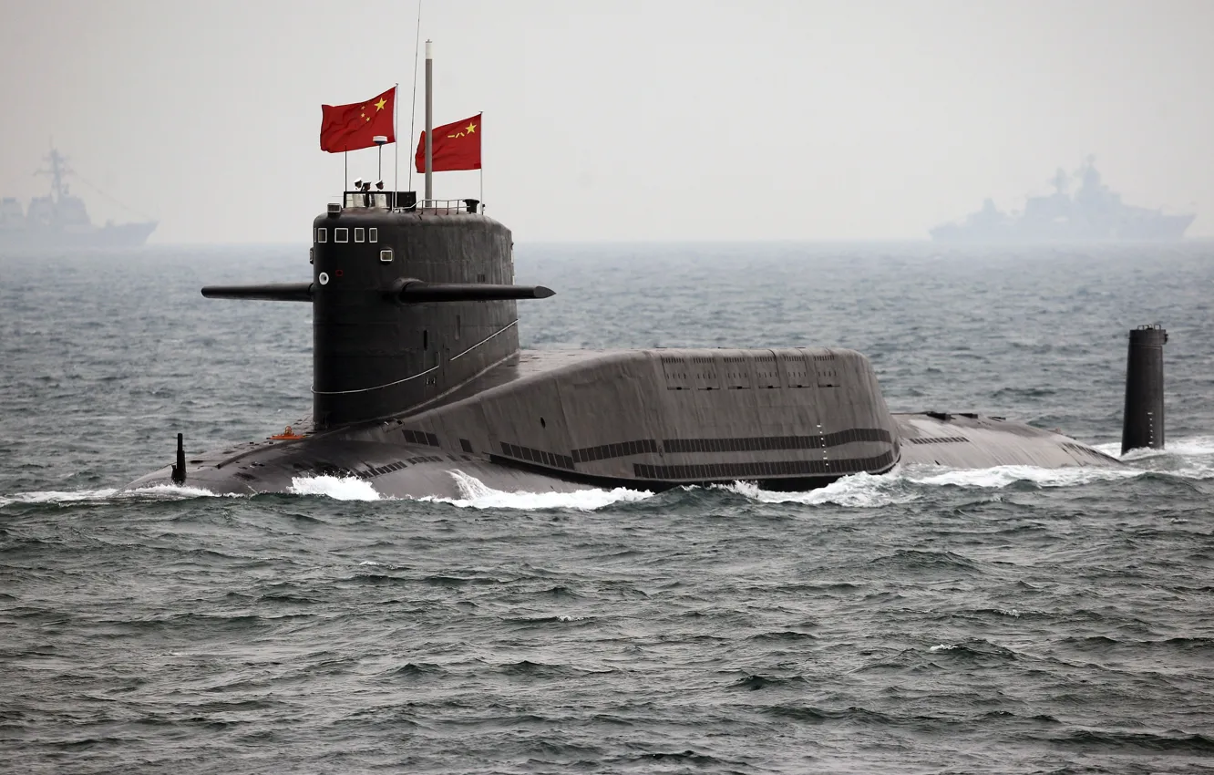 Фото обои Волны, Флаг, ПЛАРБ, Атомная подводная лодка, ВМС КНР, Подводные лодки проекта 094 «Цзинь»
