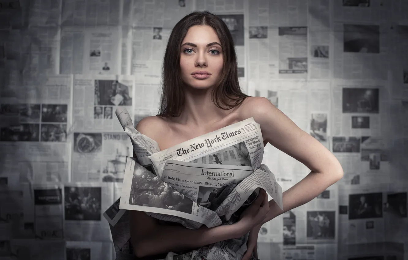 Фото обои взгляд, девушка, брюнетка, газеты
