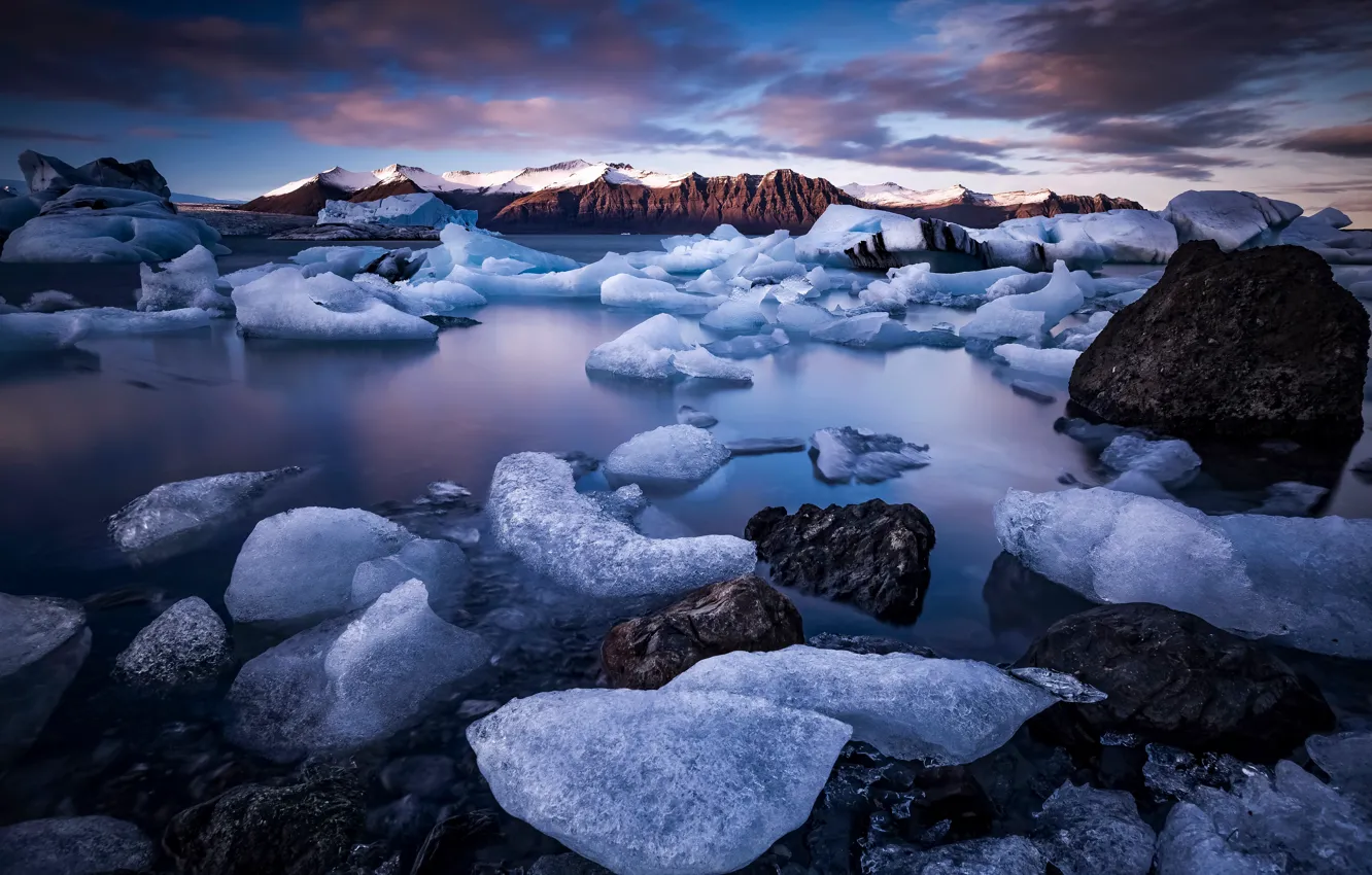 Фото обои зима, горы, берег, лёд, льдины, Исландия, водоем