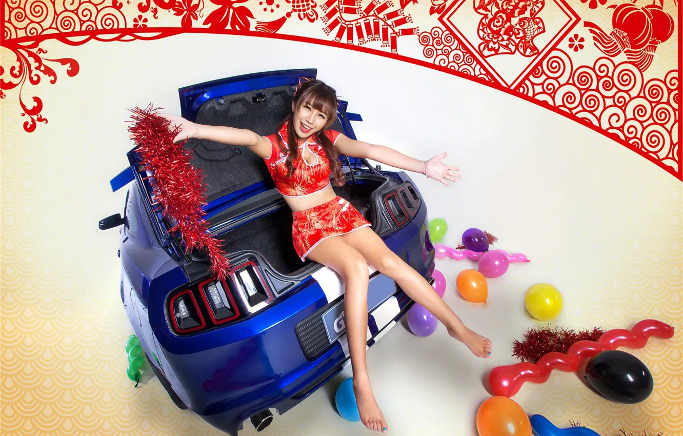 Фото обои авто, взгляд, Ford, Девушки, азиатка, красивая девушка, веселится