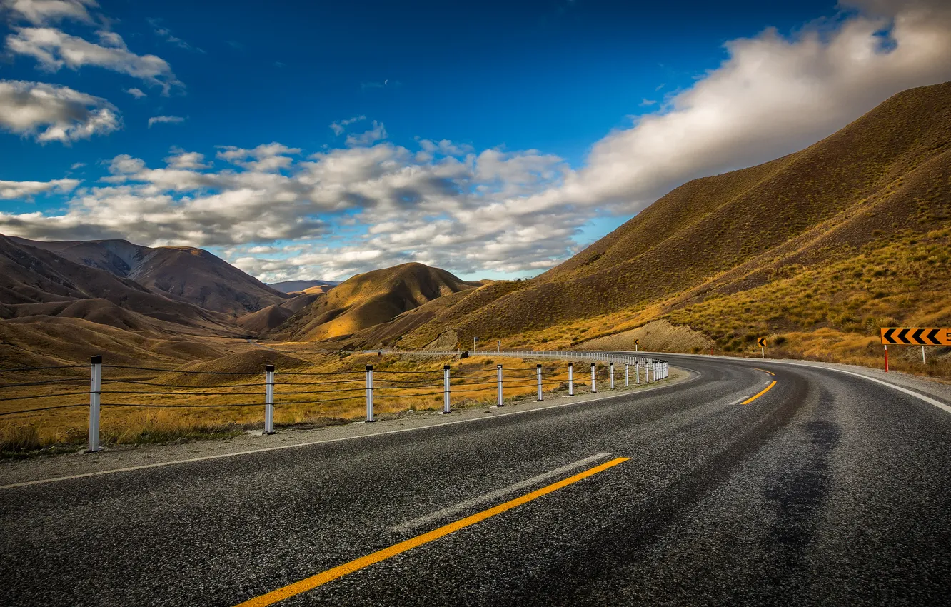 Фото обои дорога, облака, горы, забор, Новая Зеландия, доска, road, New Zealand