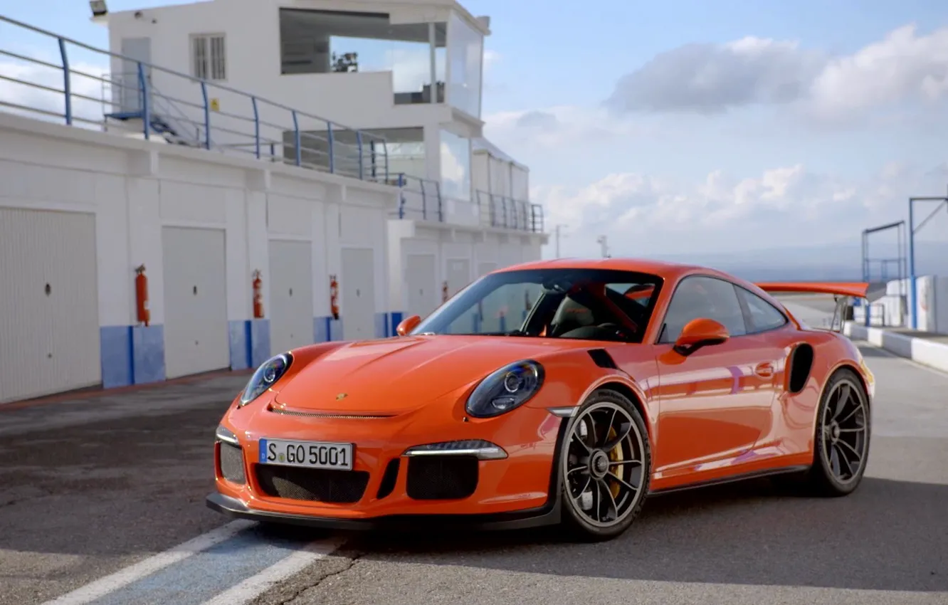 Фото обои оранжевая, спойлер, Porsche 911, GT3 4.0, боксы.