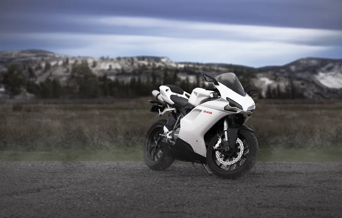 Фото обои белый, небо, облака, горы, мотоцикл, white, bike, ducati