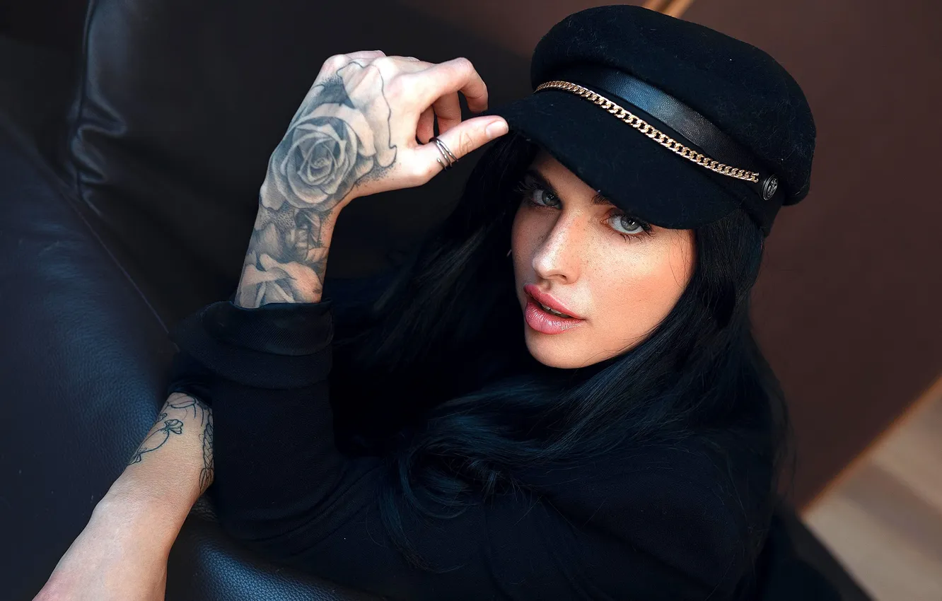 Фото обои hat, photo, blue eyes, model, tattoo, face, brunette, portrait