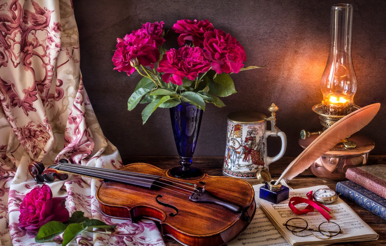 Фото обои цветы, стиль, ноты, перо, скрипка, часы, книги, лампа