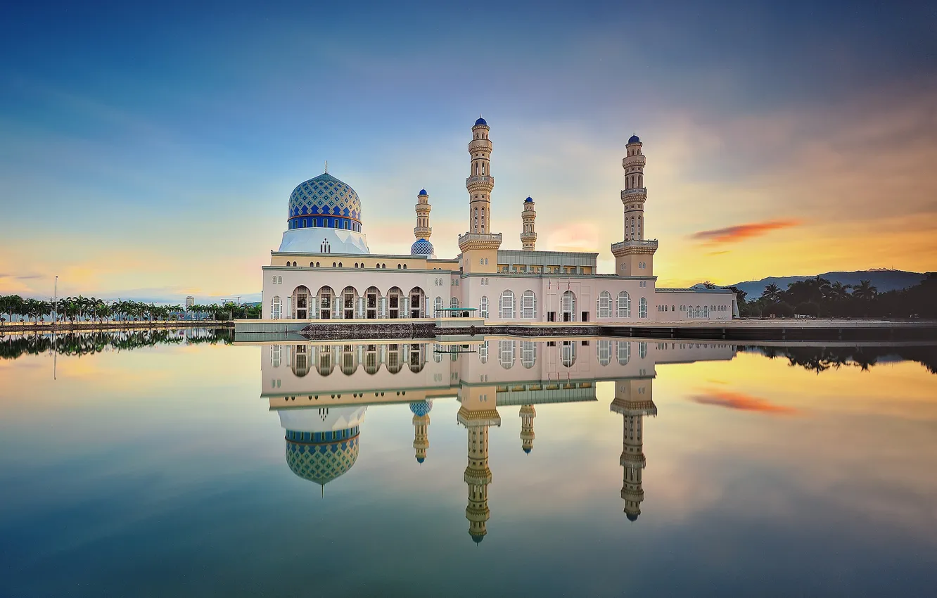 Фото обои облака, отражение, утро, зеркало, Малайзия, Likas Бэй, города Кота-Кинабалу Мечеть, песок дороги