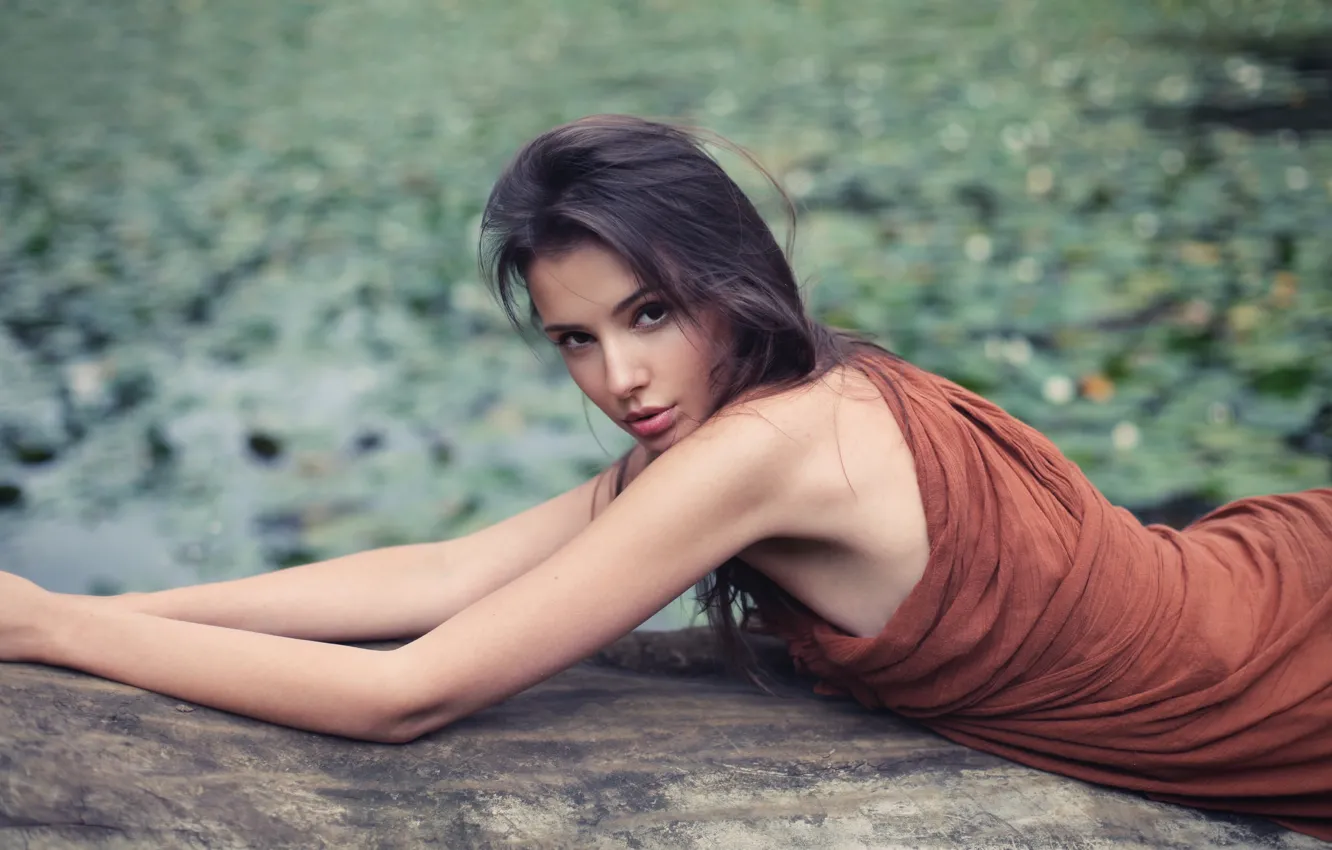 Фото обои girl, dress, photo, model, lips, brunette, portrait, mouth