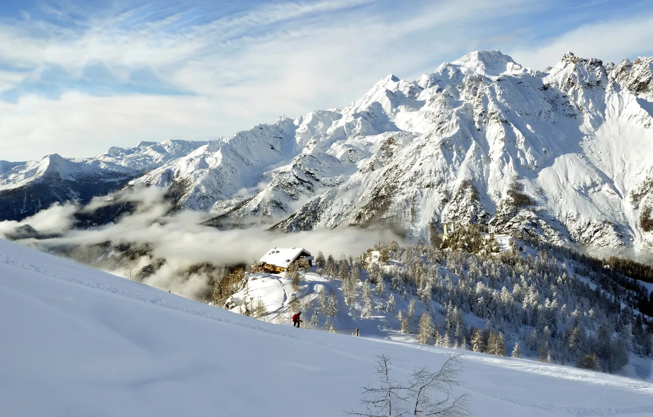Фото обои снег, горы, природа, дом, отдых, спуск, ёлки, лыжник