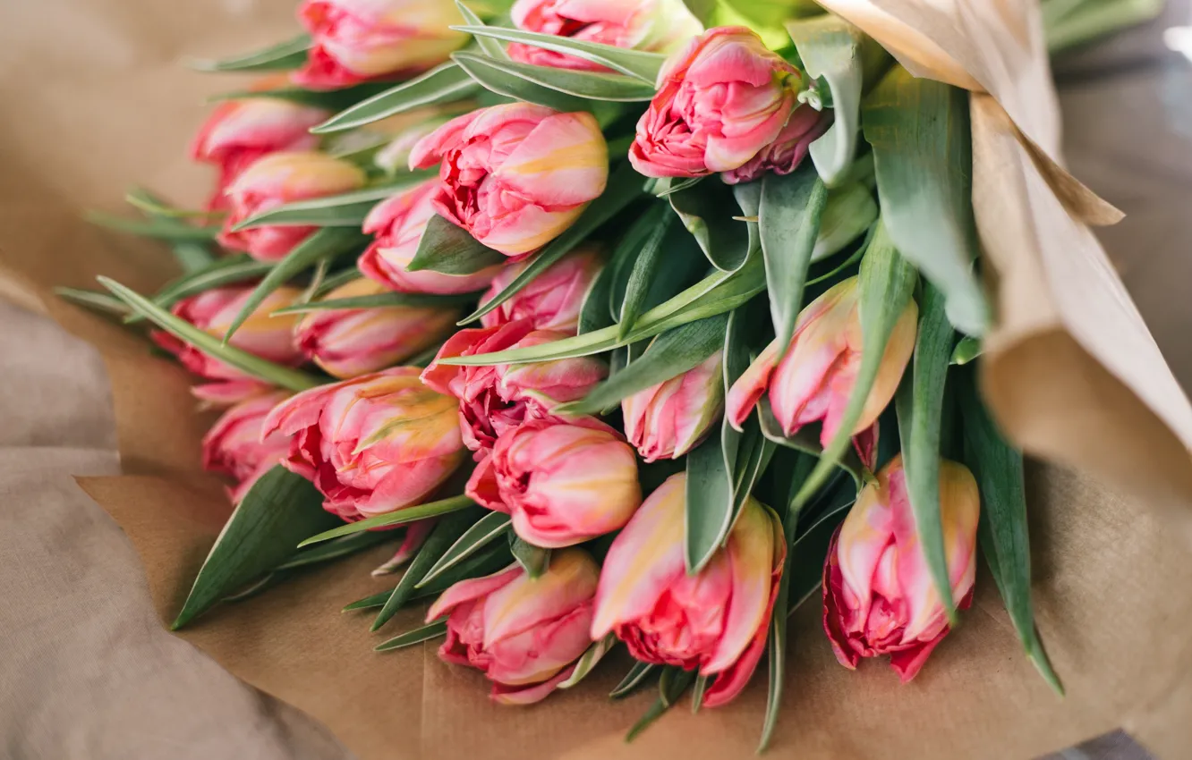 Фото обои стол, букет, тюльпаны, розовые