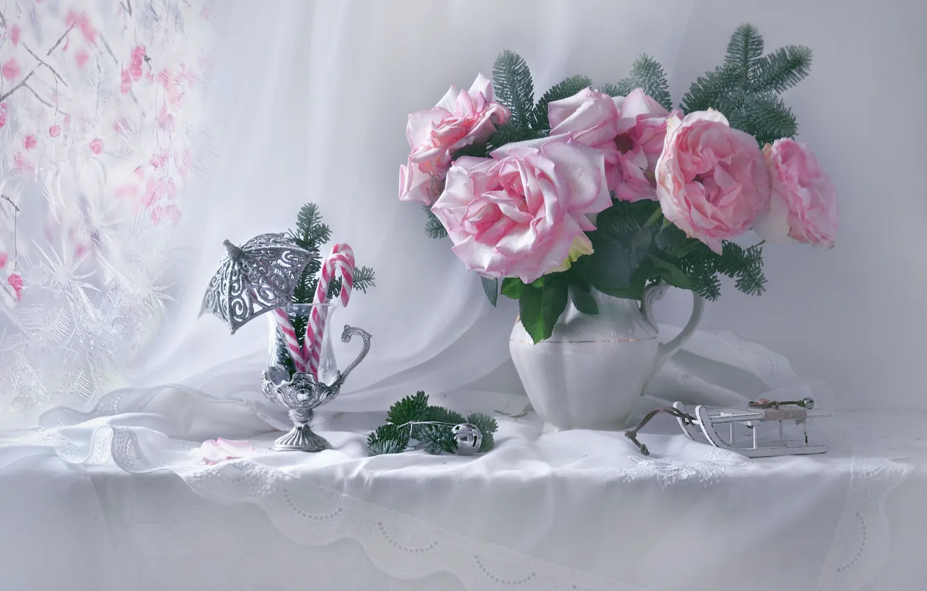 Фото обои цветы, ветки, бокал, розы, мороз, конфеты, кувшин, натюрморт