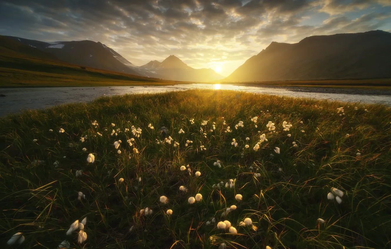 Фото обои трава, солнце, пейзаж, закат, горы, природа, река, тундра