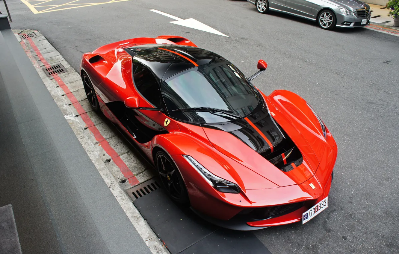 Фото обои дорога, красный, Ferrari, гиперкар, LaFerrari