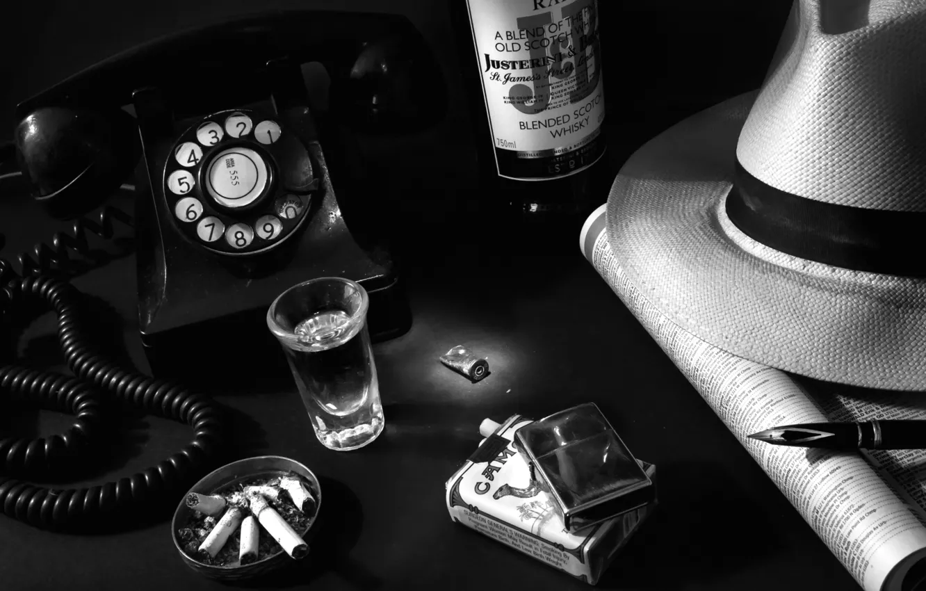 Фото обои ретро, бутылка, шляпа, зажигалка, ручка, алкоголь, телефон, стопка