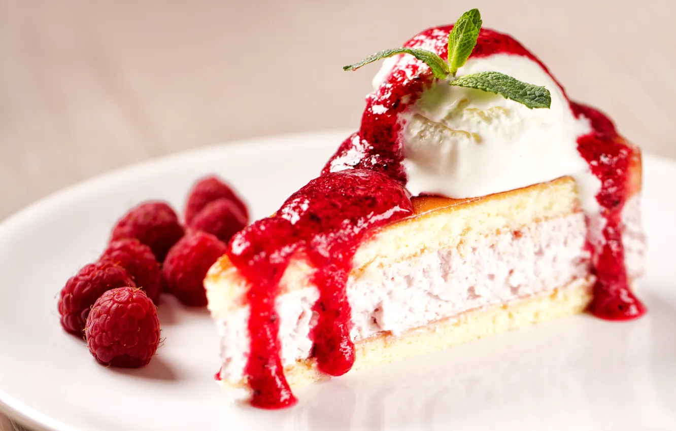 Фото обои ягоды, малина, мороженое, пирожное, cake, крем, десерт, сироп