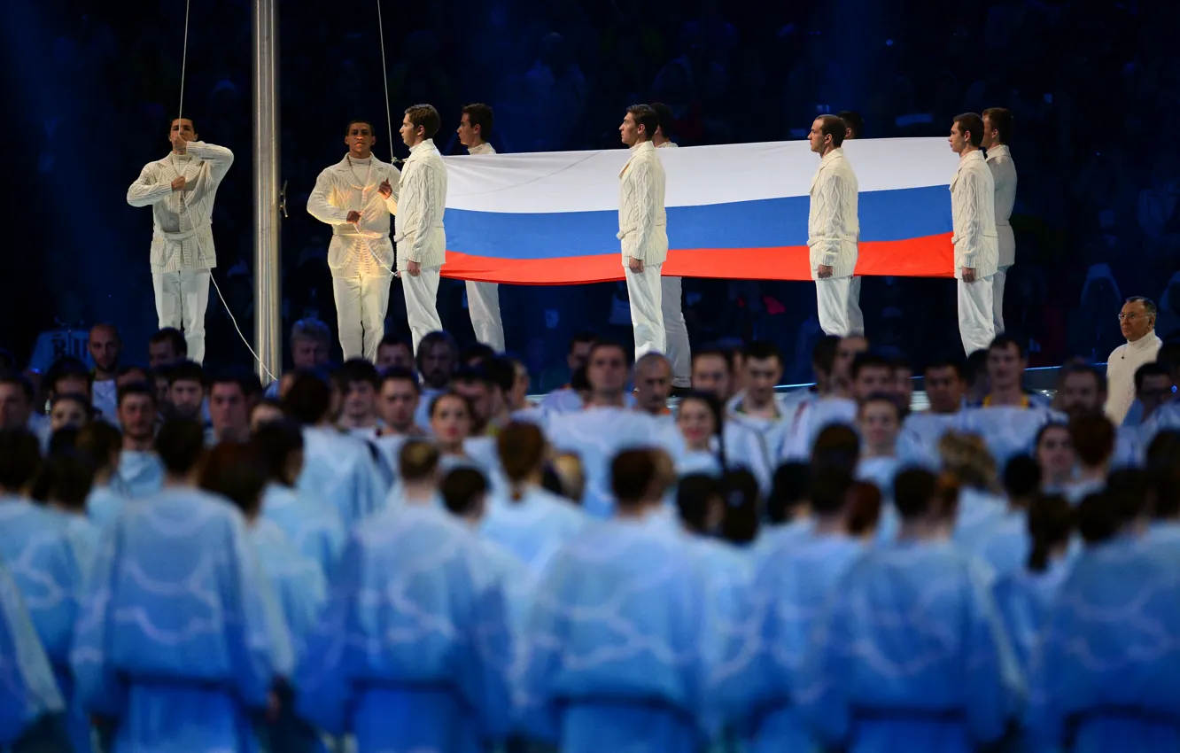Фото обои люди, Флаг, Россия, триколор, спортсмены, знамя, хор, Сочи 2014