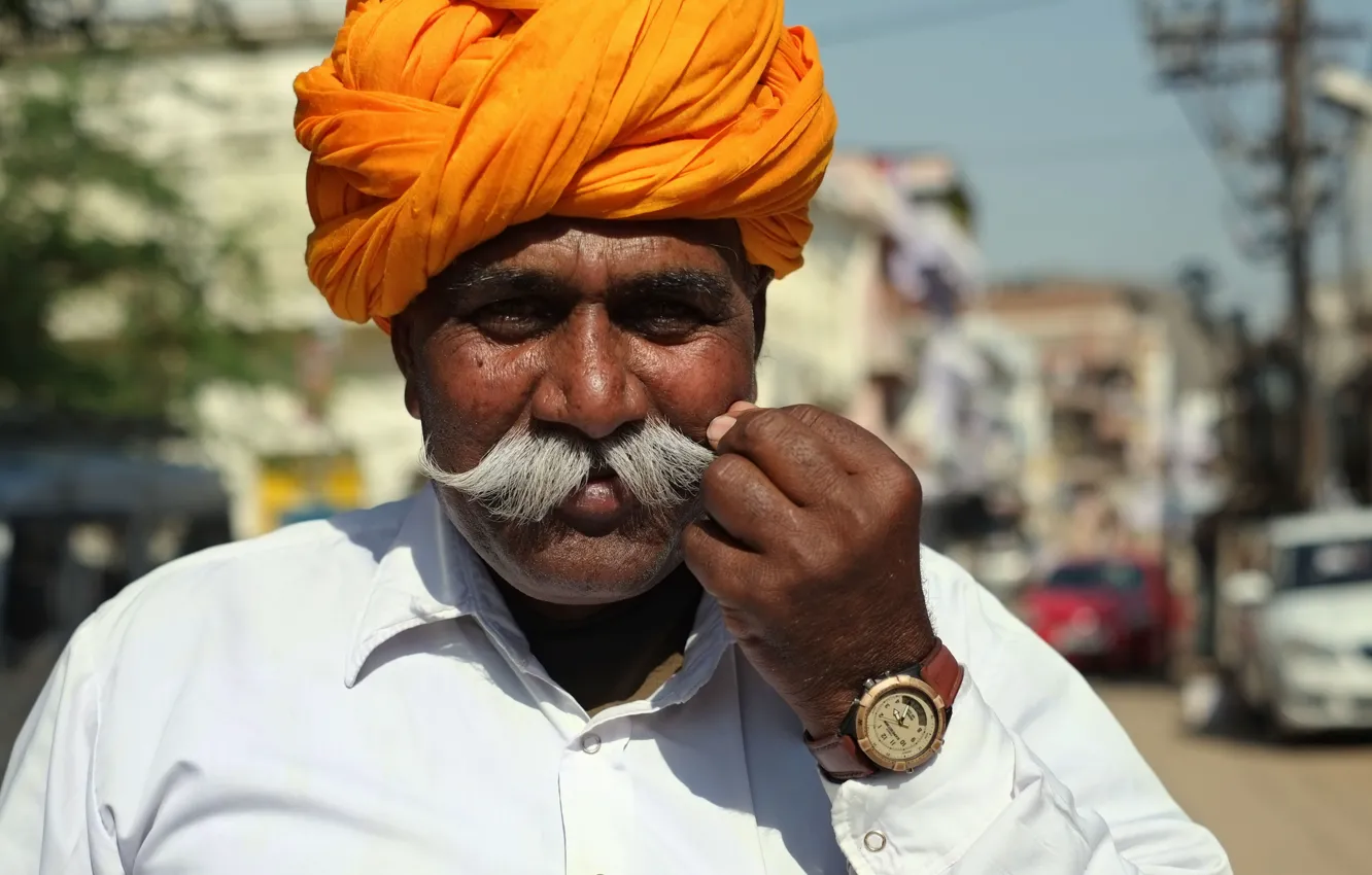 Фото обои man, clock, mustache, turban