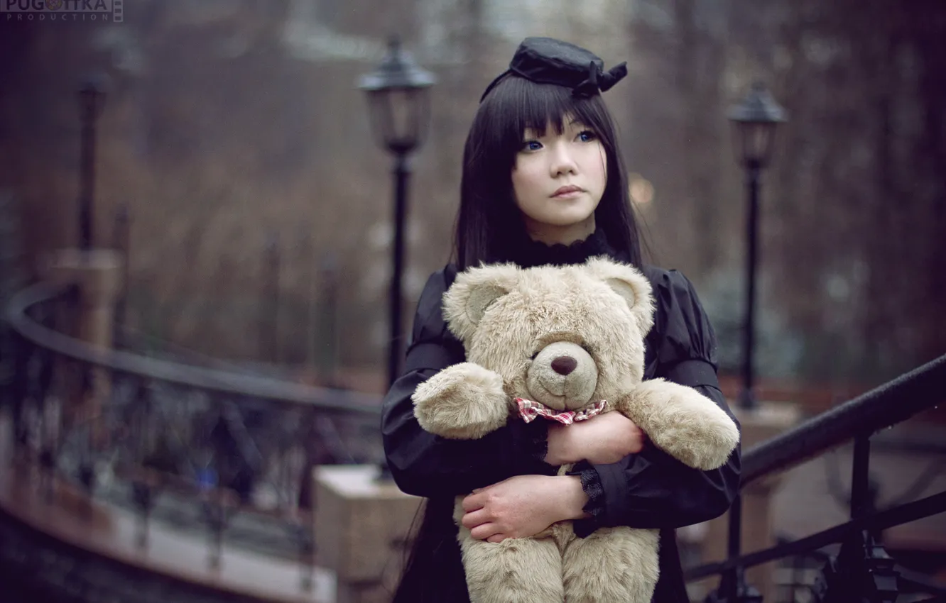 Фото обои девушка, город, аниме, косплей, плюшевый медведь, Юко Сиондзи, Kamisama no Memo-chou