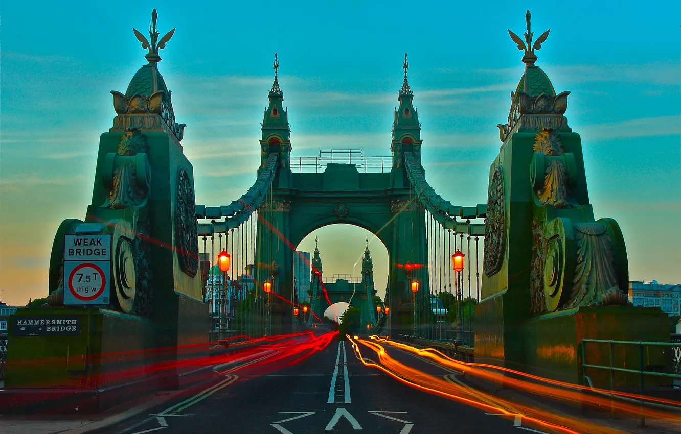 Фото обои ночь, огни, Англия, Лондон, трассы, Hammersmith Bridge