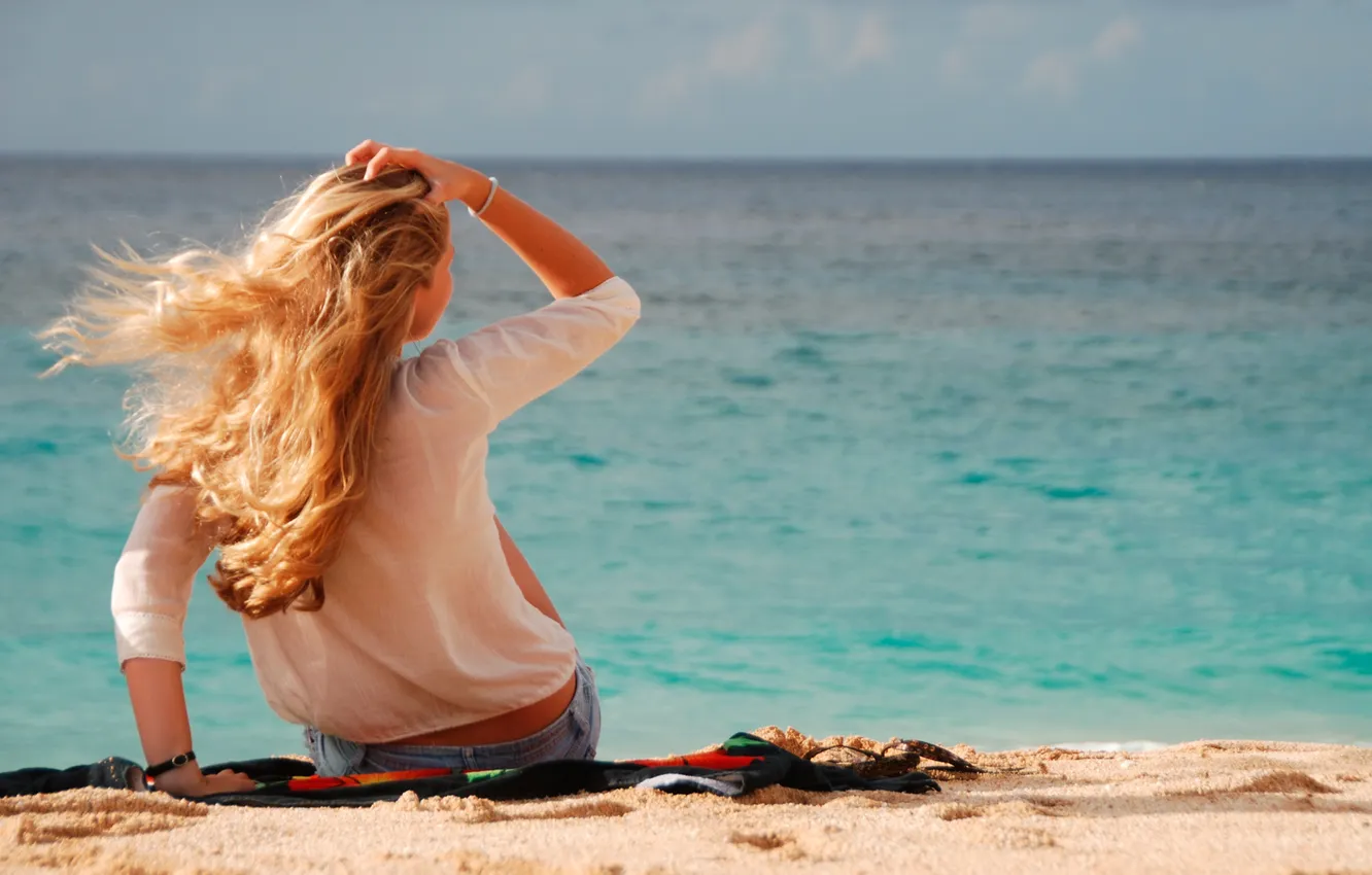 Фото обои море, девушка, пейзаж, волосы, спина, блондинка, синее