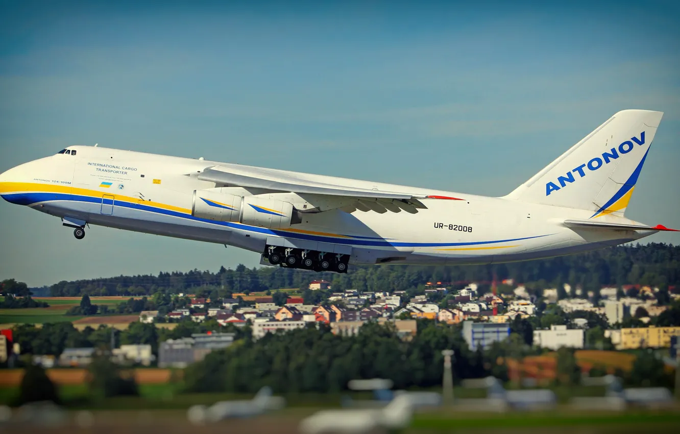 Фото обои город, двигатель, крылья, самолёт, Украина, взлет, Ан-124, Руслан