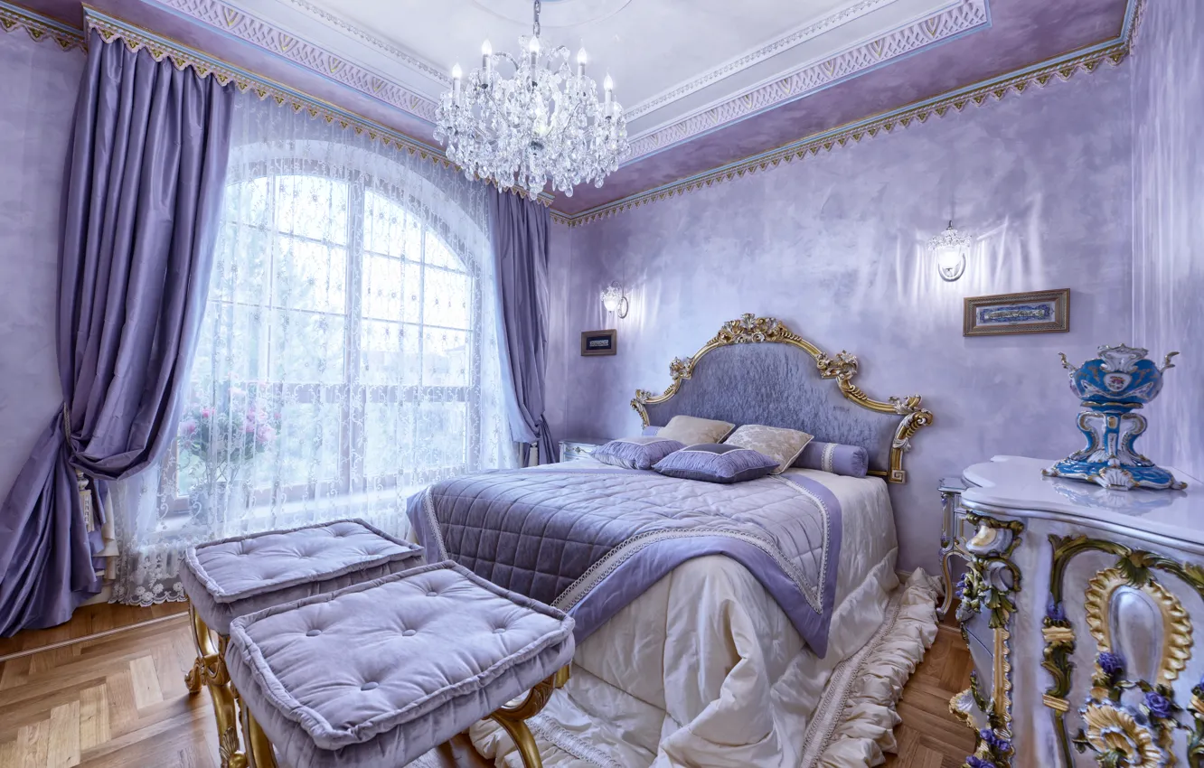 Фото обои стиль, вилла, кровать, подушки, покрывало, окно, люстра, роскошь