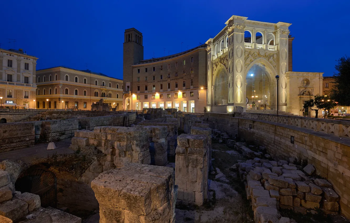 Фото обои ночь, огни, Италия, римский амфитеатр, Лече, площадь Святого Оронцо