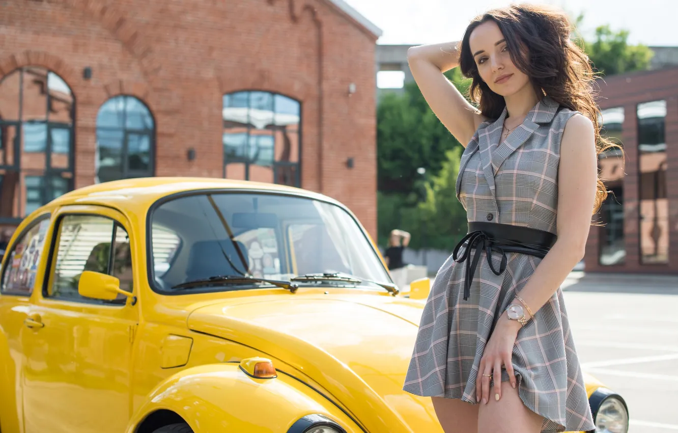 Фото обои машина, авто, девушка, поза, руки, платье, Volkswagen Beetle, Юля