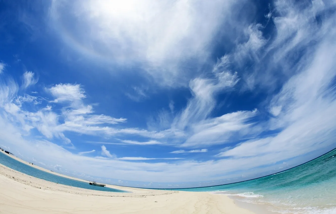 Фото обои песок, море, небо, облака, корабль, искажение
