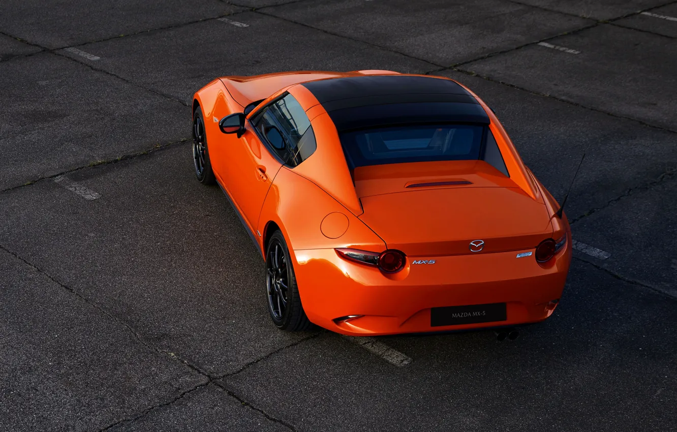 Фото обои оранжевый, Mazda, вид сзади, тарга, 30th Anniversary Edition, 2019, MX-5 RF