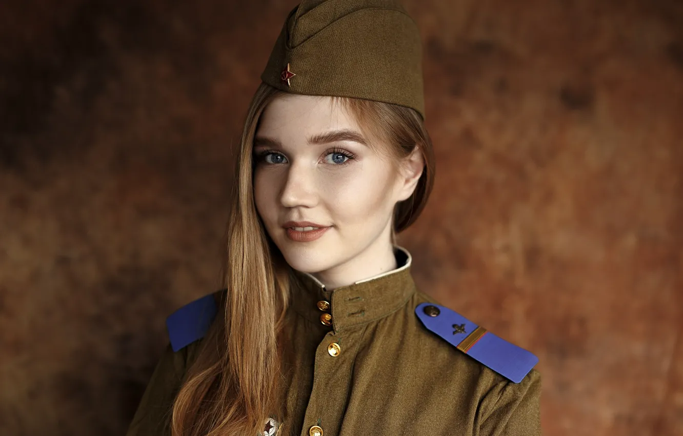 Фото обои портрет, форма, губки, пилотка, гимнастёрка, фотограф Иван Лосев