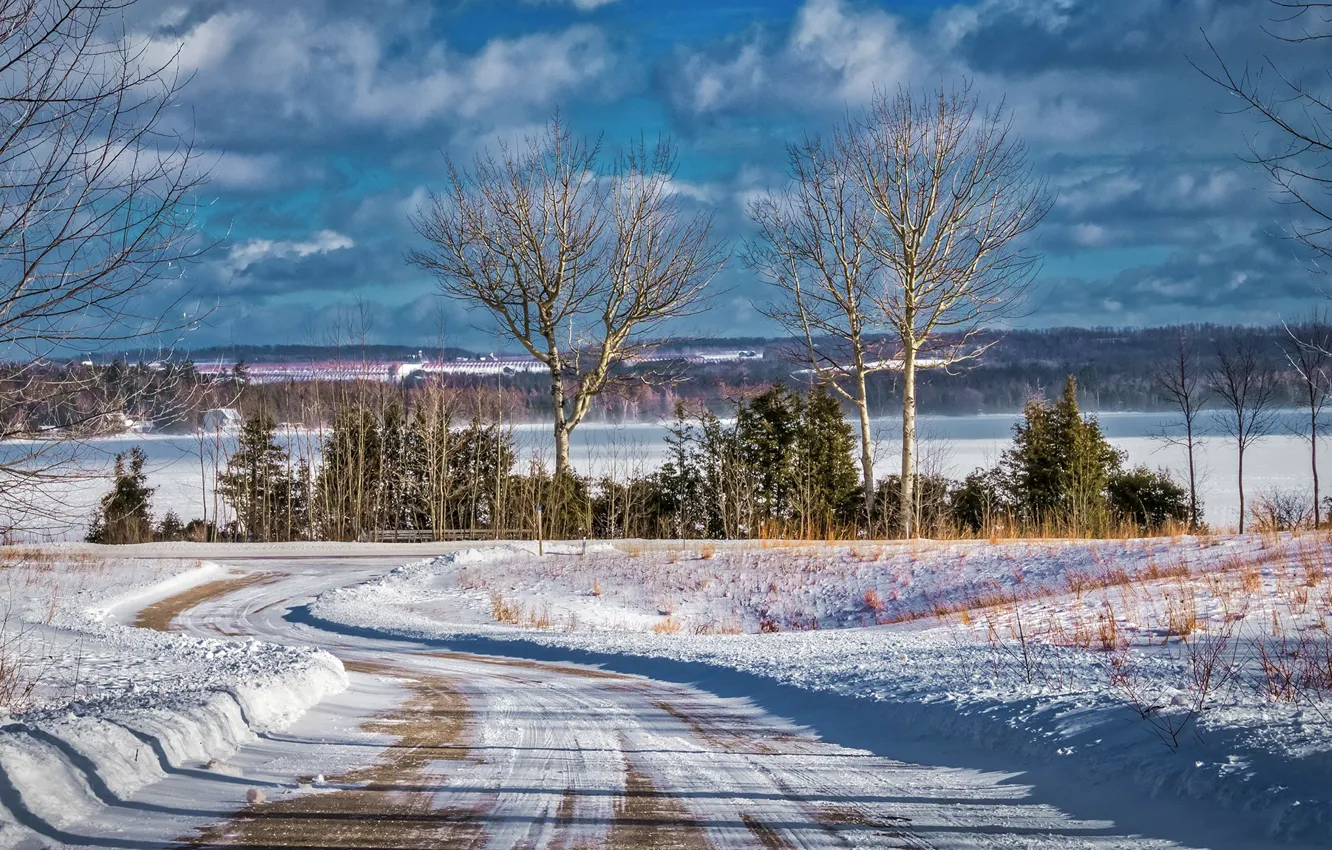 Фото обои зима, дорога, лес, небо, солнце, облака, снег, деревья