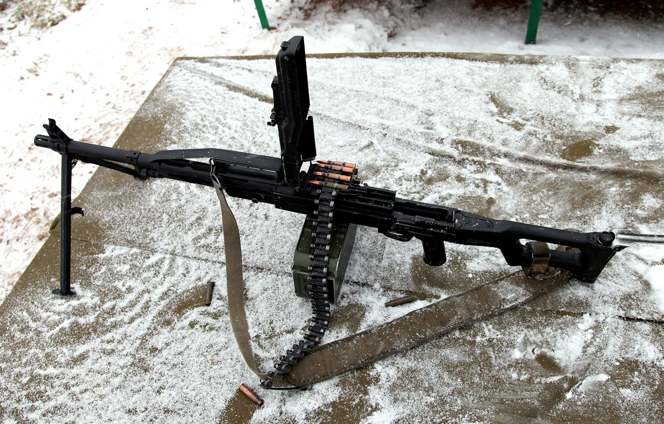 Фото обои снег, вид, мощь, сверху, лента, ствол, пулемет, точка
