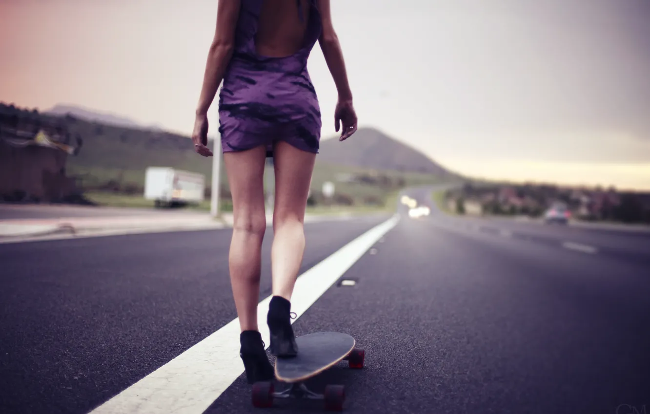 Фото обои girl, road, dress, woman, model, bokeh, board, purple