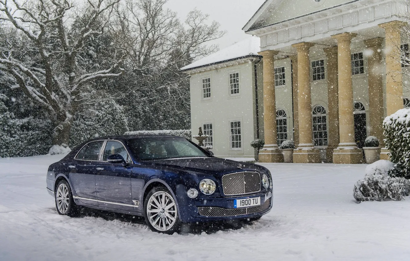 Фото обои Зима, Bentley, Синий, Снег, Дом, Машина, Передок, Снегопад