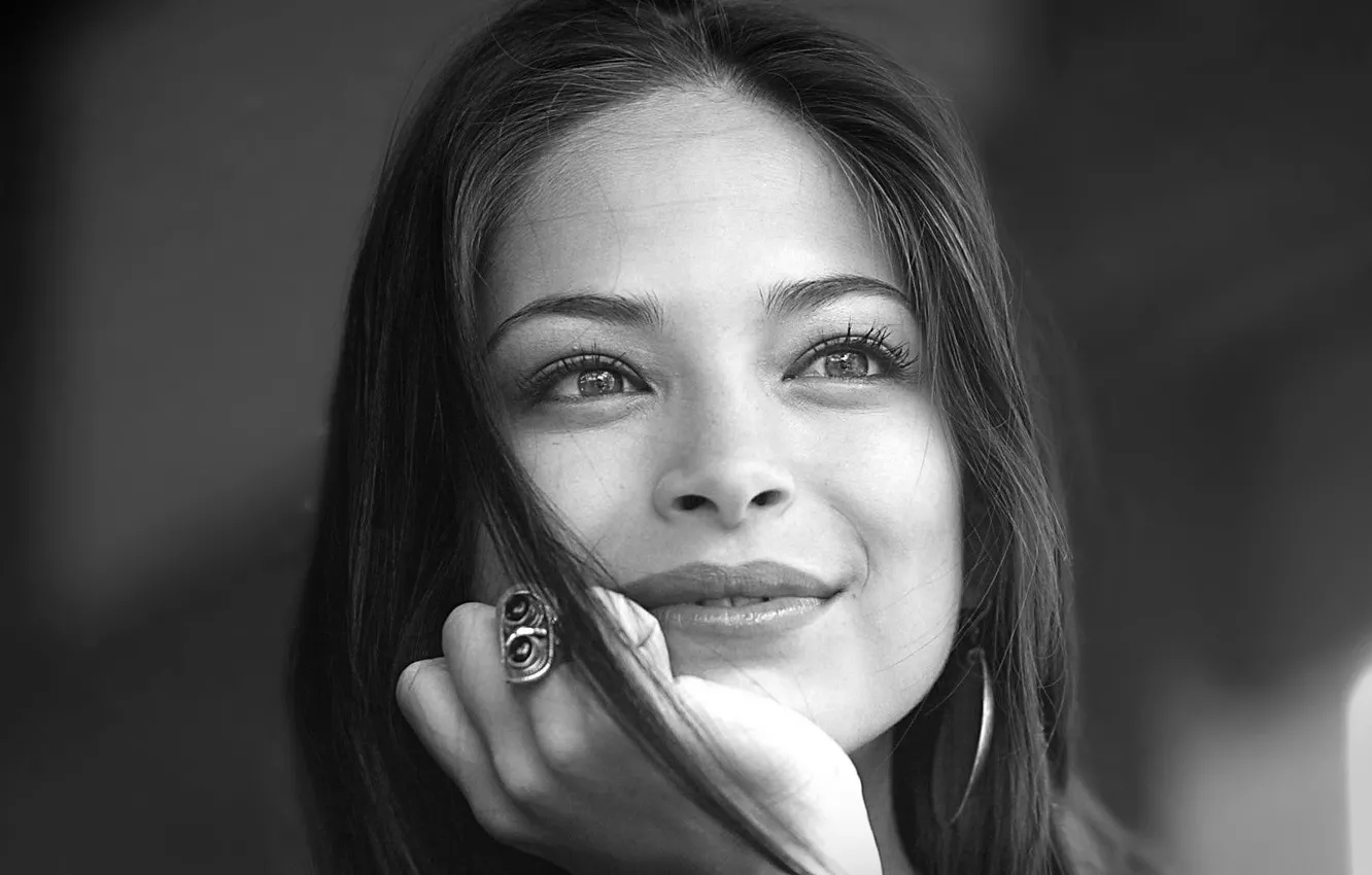 Фото обои Девушка, Взгляд, Улыбка, Лицо, Kristin Kreuk, Черно Белое, Sunny girl