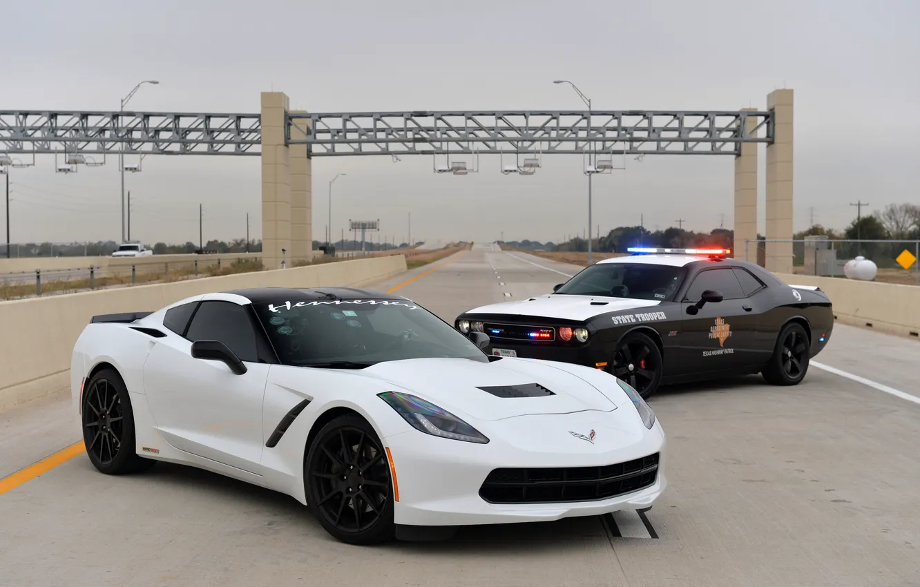 Фото обои Chevrolet, Dodge, Corvette Stingray, police car, hennesey, Challenger SRT