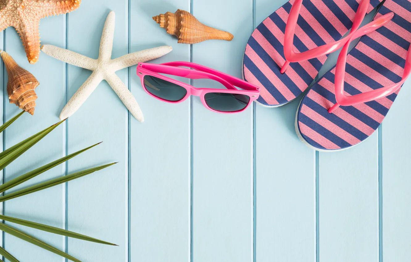 Фото обои песок, пляж, лето, звезды, отдых, отпуск, очки, ракушки