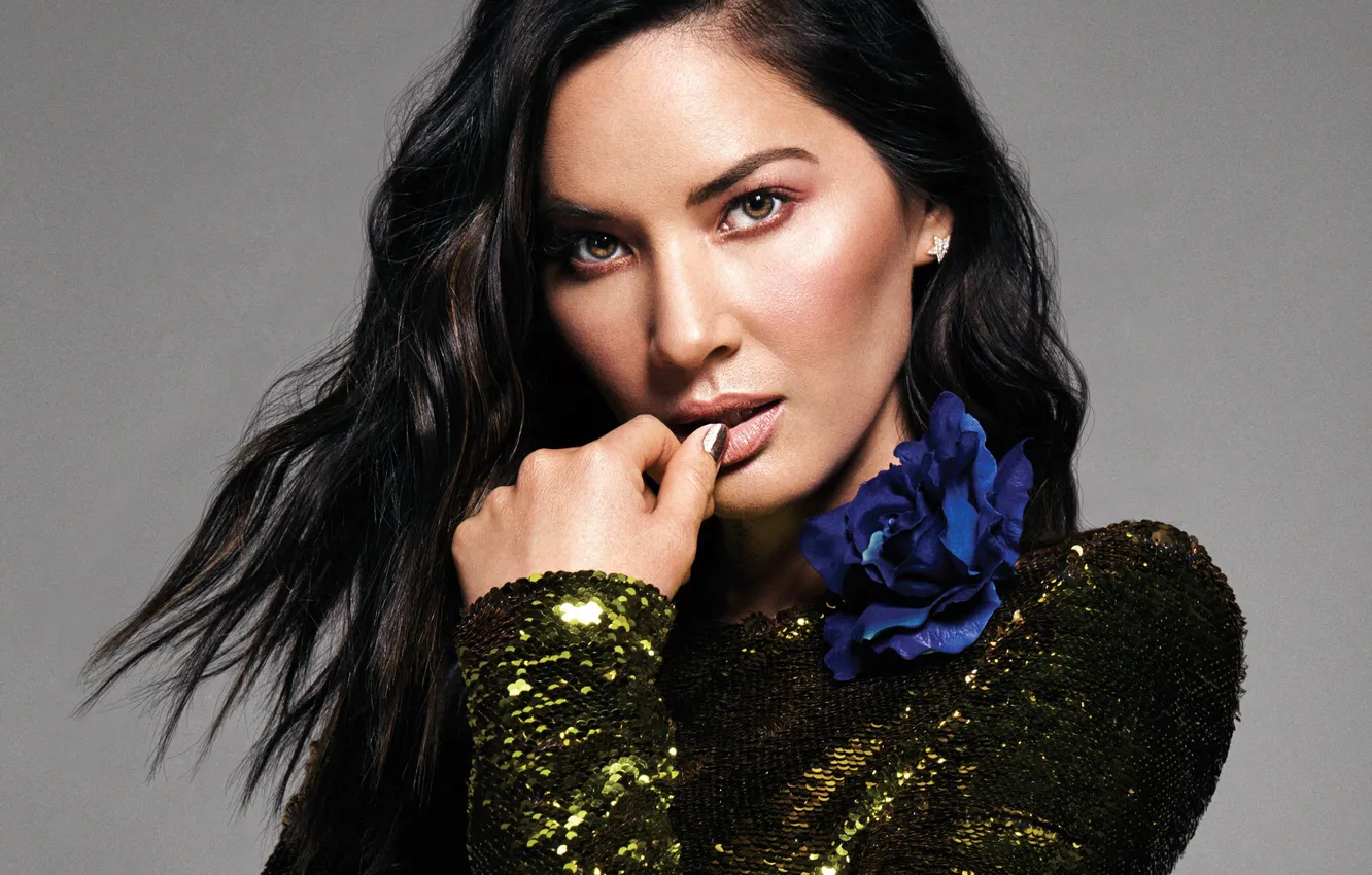 Фото обои поза, фон, портрет, актриса, брюнетка, Olivia Munn, Оливия Манн