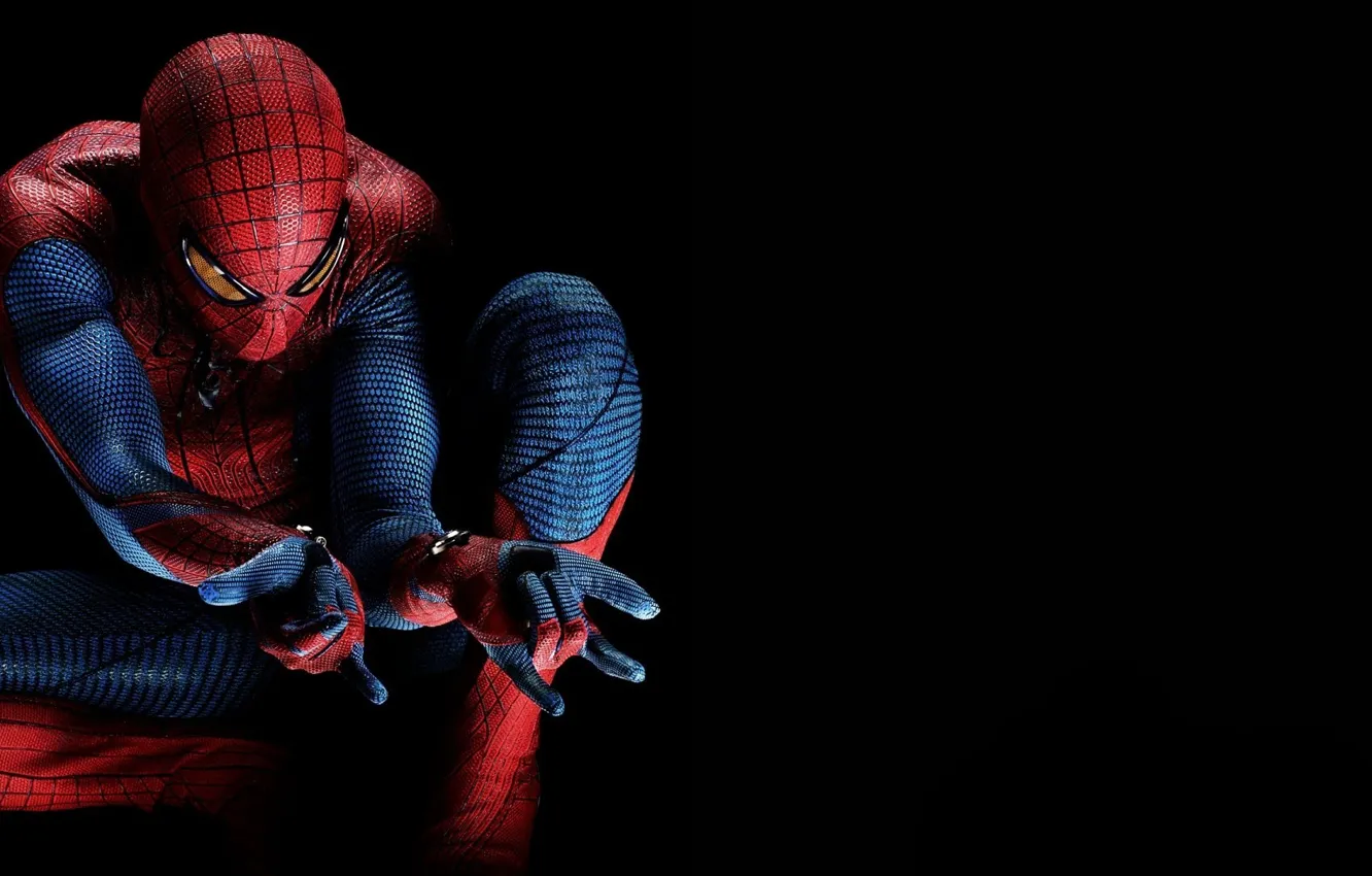 Фото обои темнота, герой, костюм, The Amazing Spider-Man, Andrew Garfield, Новый Человек-паук, Эндрю Гарфилд