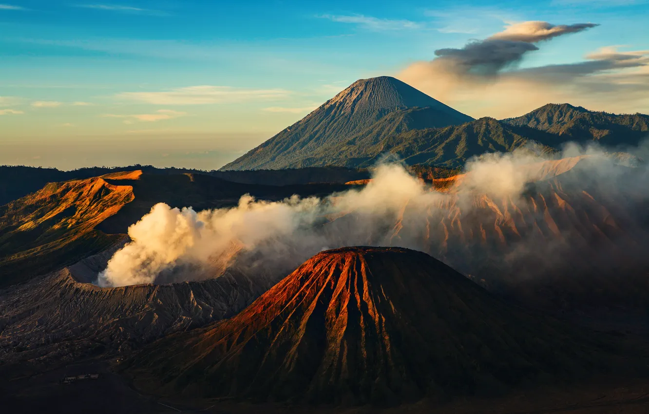 Фото обои Индонезия, Ява, Tengger, вулканический комплекс-кальдеры Тенгер, действующий вулкан Бромо