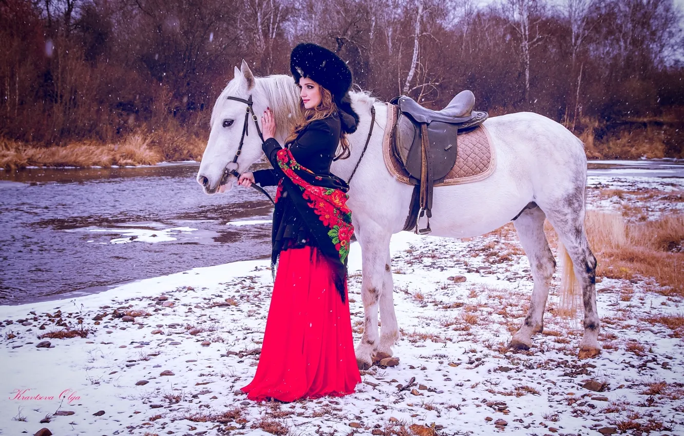 Фото обои зима, девушка, шапка, лошадь, платье, платок