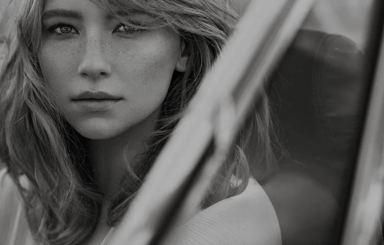 Фото обои black&white, girl, monochrome, lips, look, actress, freckles, Haley Bennett