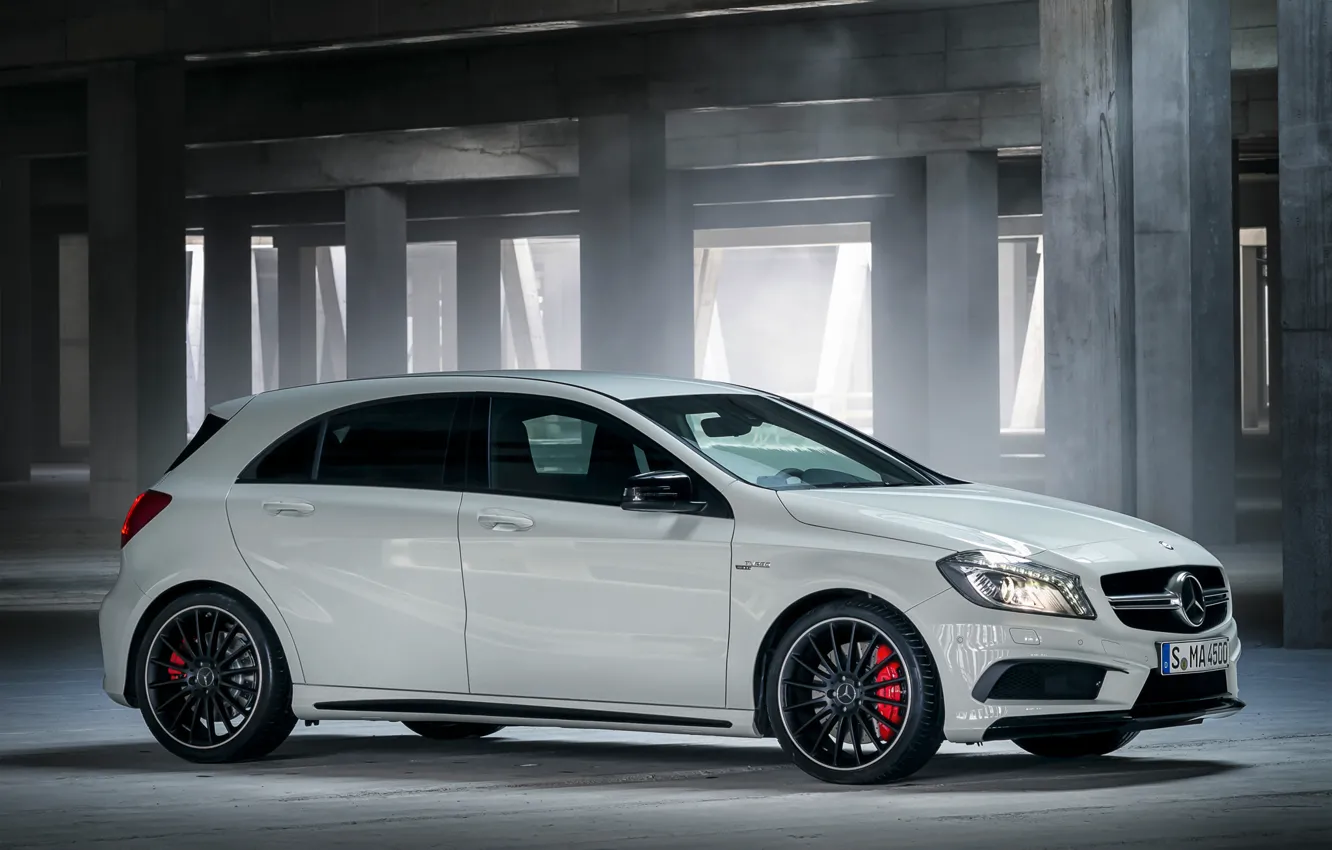 Mercedes Benz a45 AMG 2016