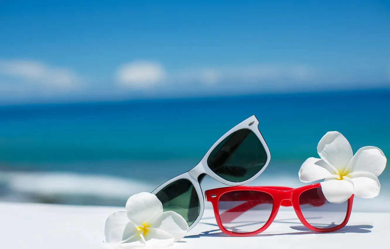 Фото обои summer, beach, sea, flowers, sun, blue sky, glasses, vacation