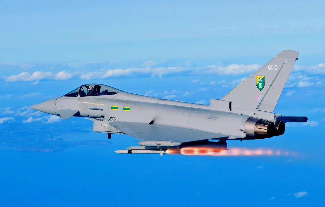 Фото обои небо, облака, ракета, истребитель, EF2000, пуск, Eurofighter Typhoon