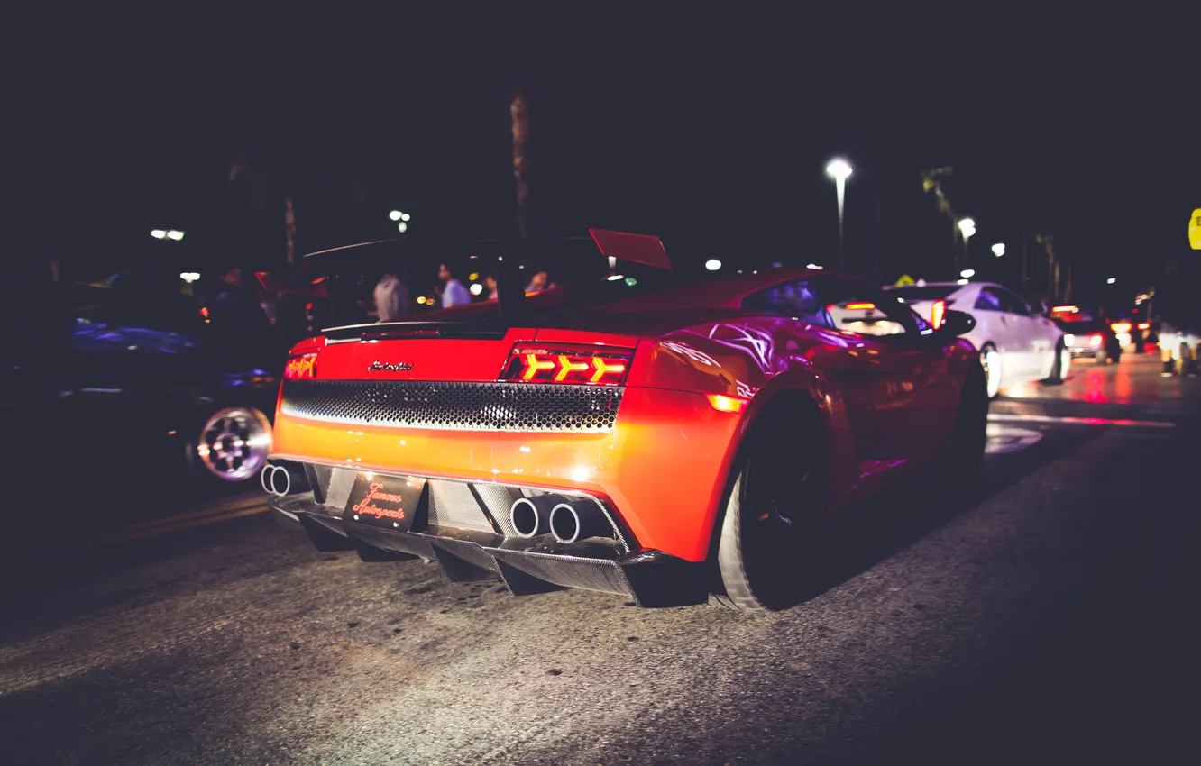 Фото обои машины, люди, Lamborghini, суперкар, gallardo, orange, задок, LP560-4