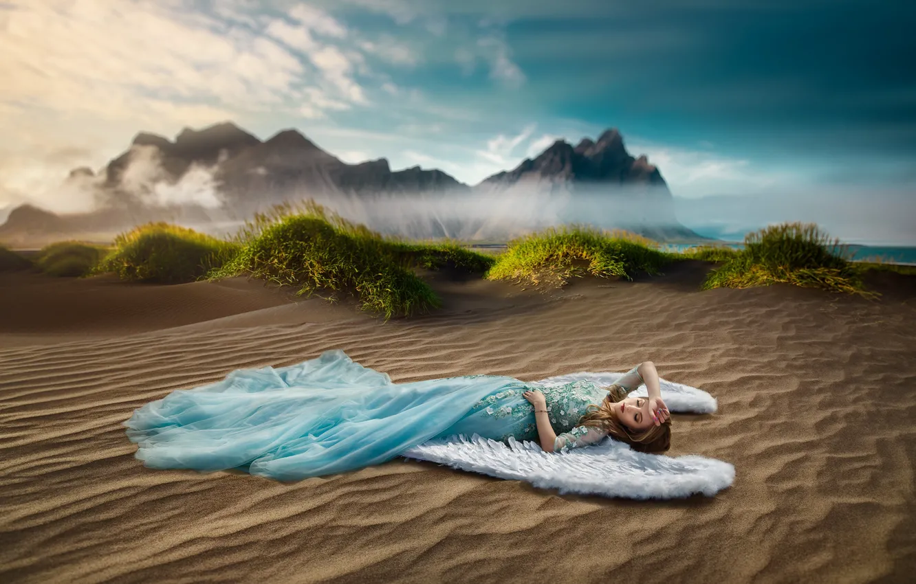 Фото обои песок, девушка, поза, настроение, крылья, ангел, платье, Ренат Хисматулин
