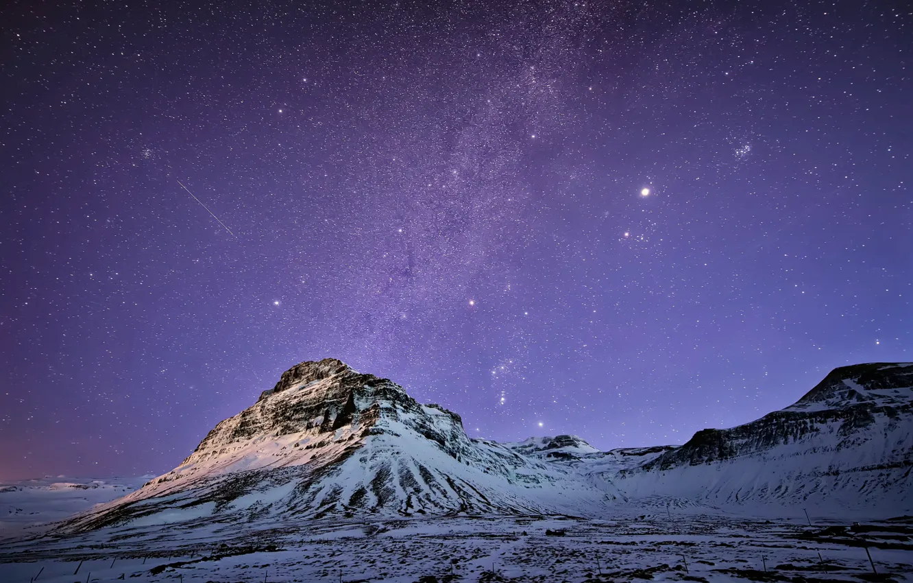 Фото обои небо, звезды, снег, горы, ночь, Млечный Путь, Исландия, сиреневое