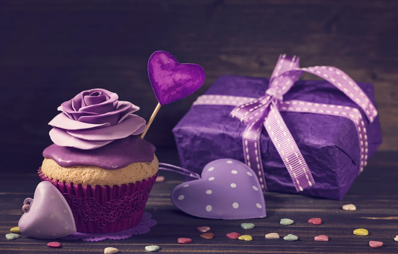 Фото обои подарок, роза, лента, сердечки, украшение, крем, кекс, purple