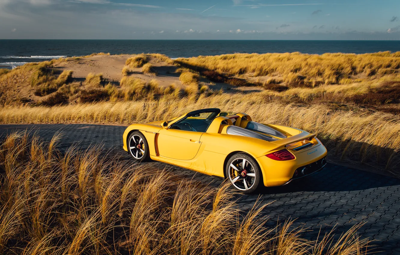 Фото обои пляж, желтый, суперкар, Porsche Carrera GT